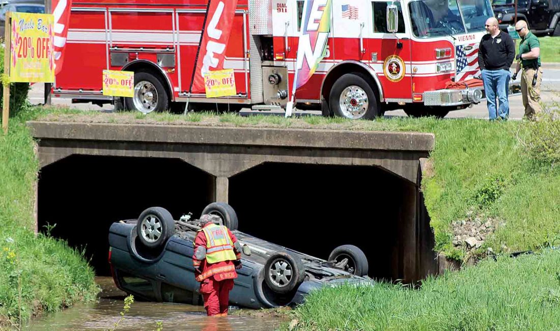 Car crashes in Little Pond Run in Vienna News, Sports, Jobs News